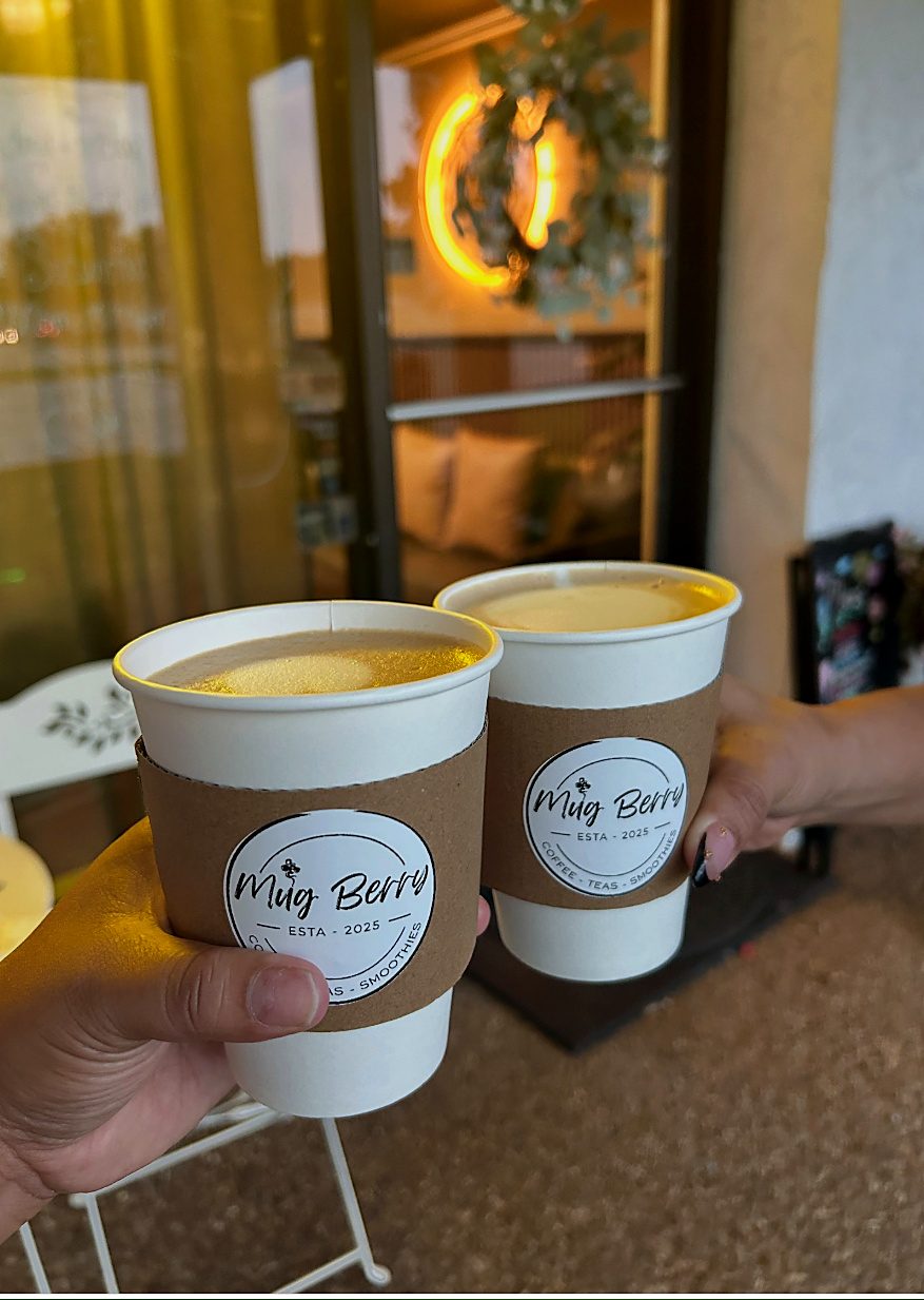 Two hot drinks in Mug Berry cups